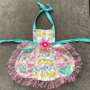 Kids Parisien inspired apron. With faux flower detail